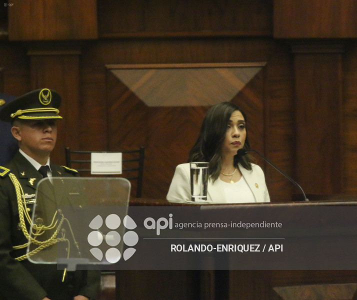 POSESION MERCEDES CAICEDO