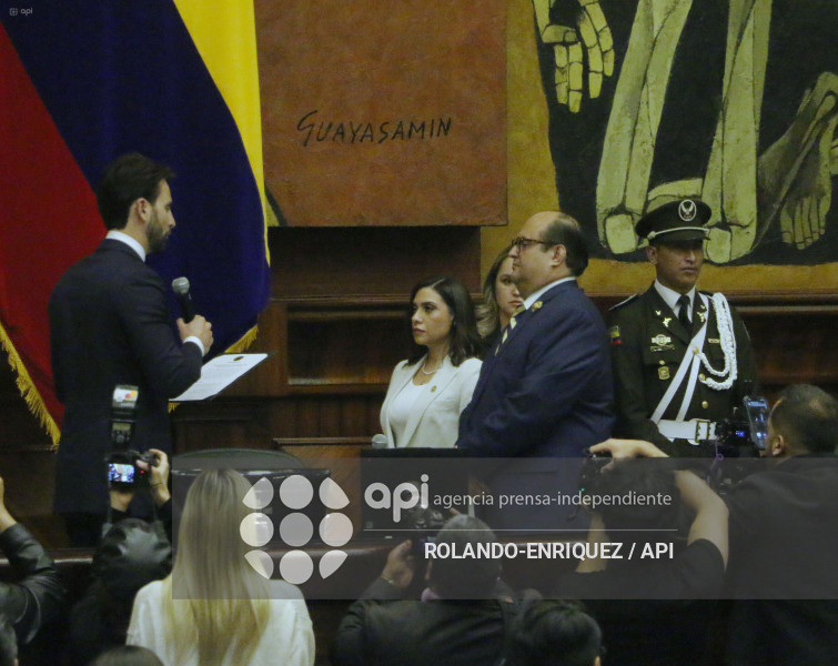 POSESION MERCEDES CAICEDO