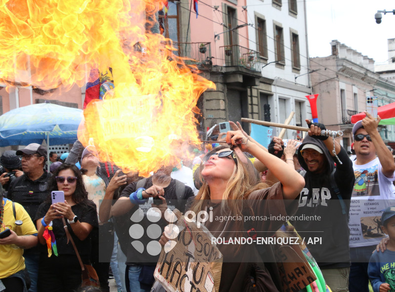 MARCHA 1 DE MAYO QUITO