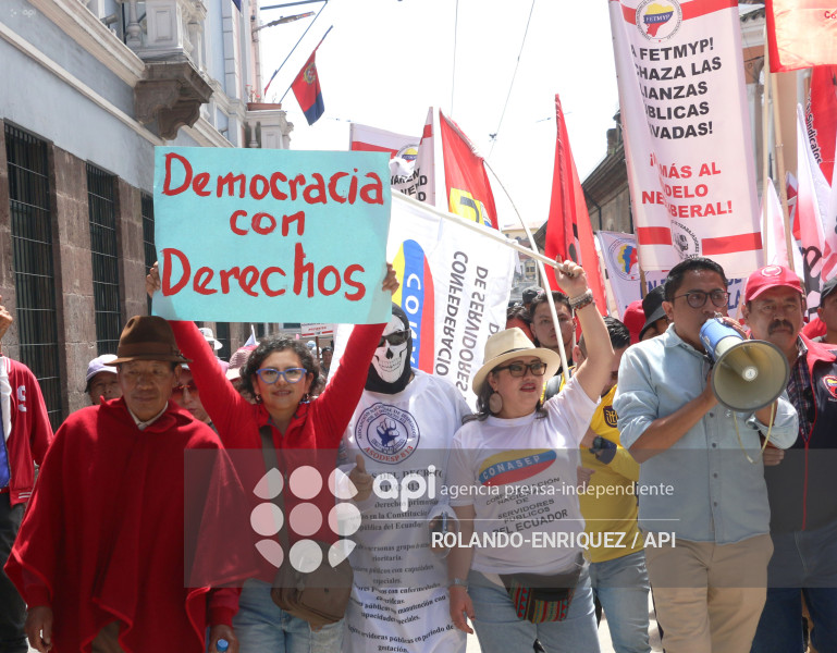 MARCHA 1 DE MAYO QUITO