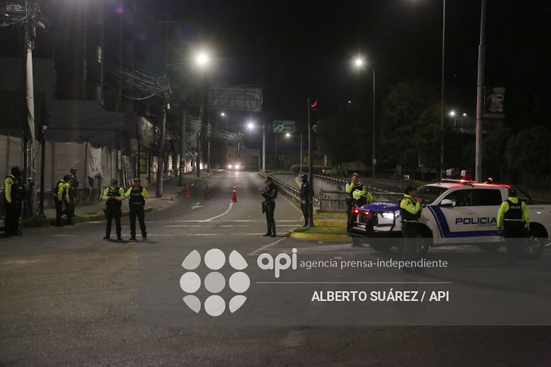 MILITARES TOQUE DE QUEDA EN PICHINCHA