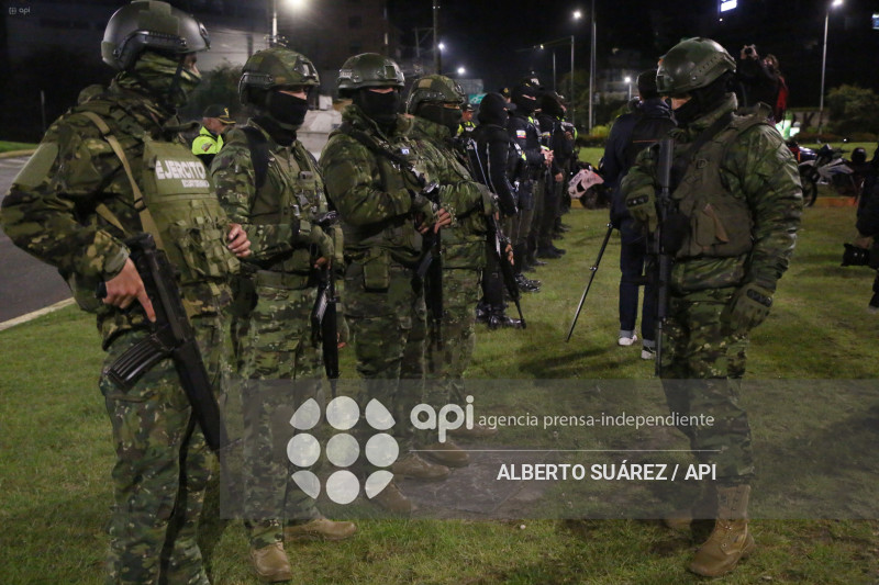 MILITARES TOQUE DE QUEDA EN PICHINCHA