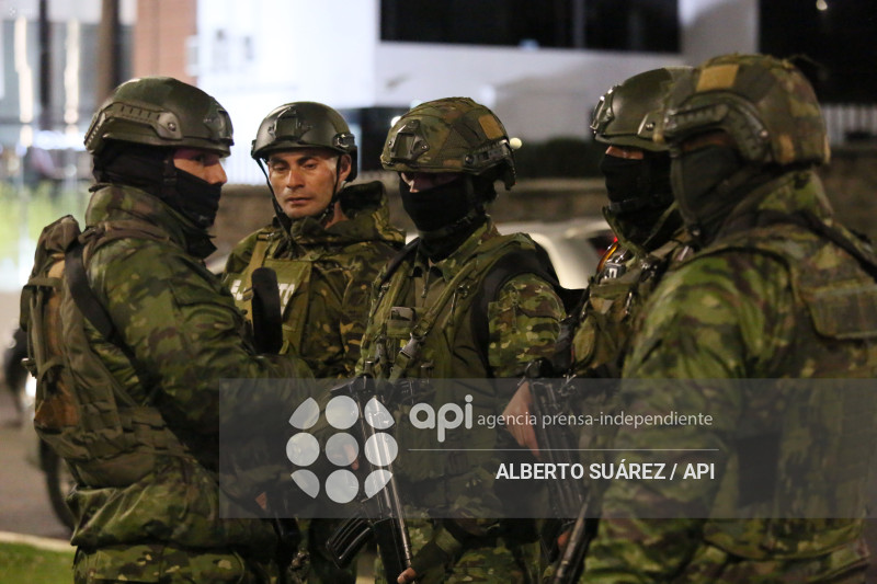 MILITARES TOQUE DE QUEDA EN PICHINCHA