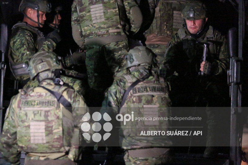 MILITARES TOQUE DE QUEDA EN PICHINCHA