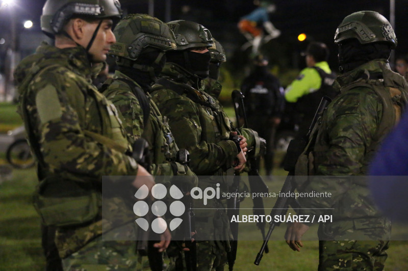 MILITARES TOQUE DE QUEDA EN PICHINCHA