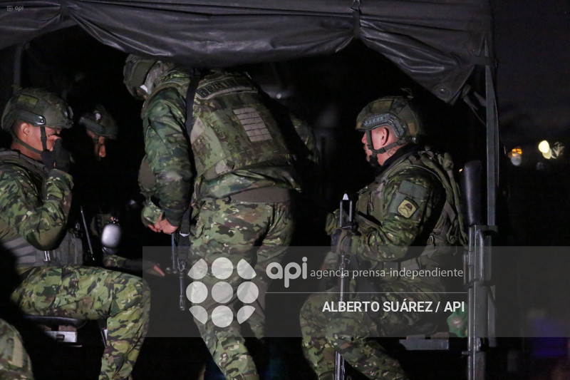 MILITARES TOQUE DE QUEDA EN PICHINCHA