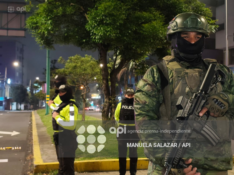 POLICIA TOQUE DE QUEDA EN PICHINCHA