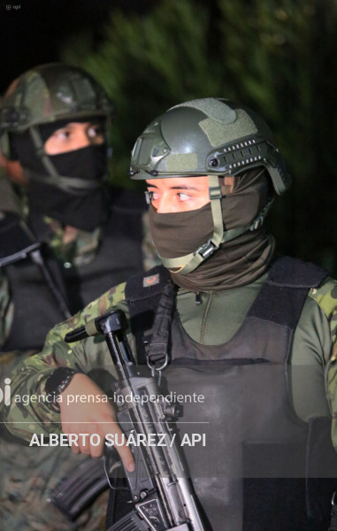 MILITARES TOQUE DE QUEDA EN PICHINCHA