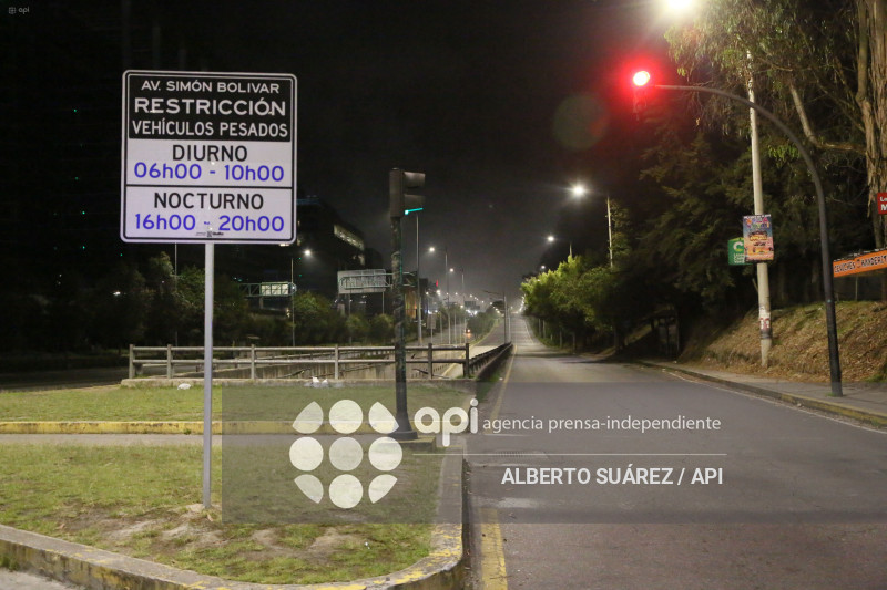 MILITARES TOQUE DE QUEDA EN PICHINCHA