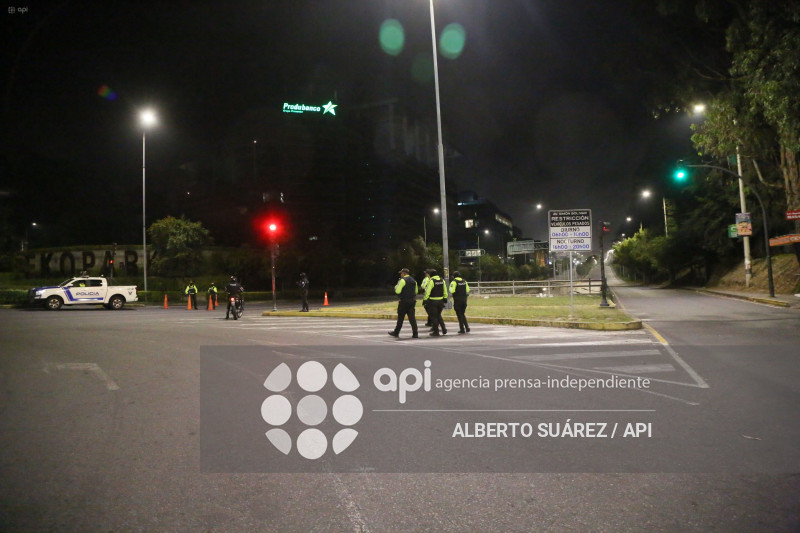 MILITARES TOQUE DE QUEDA EN PICHINCHA