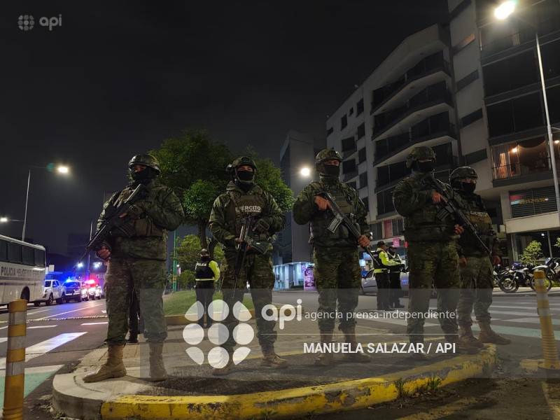 POLICIA TOQUE DE QUEDA EN PICHINCHA