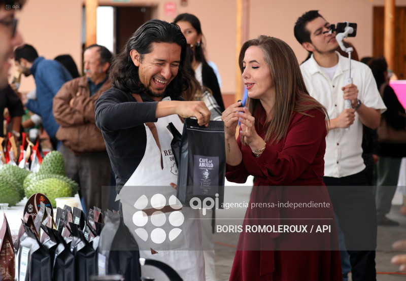 CUENCA-EXPOFERIA-CAFE LOJANO
