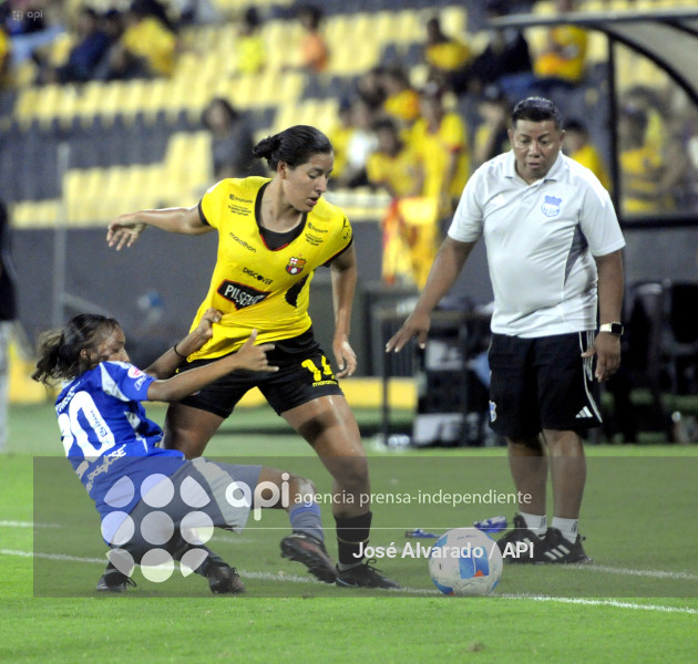 FBL-SUPERLIGAFEMENINA-BARCELONA-EMELEC