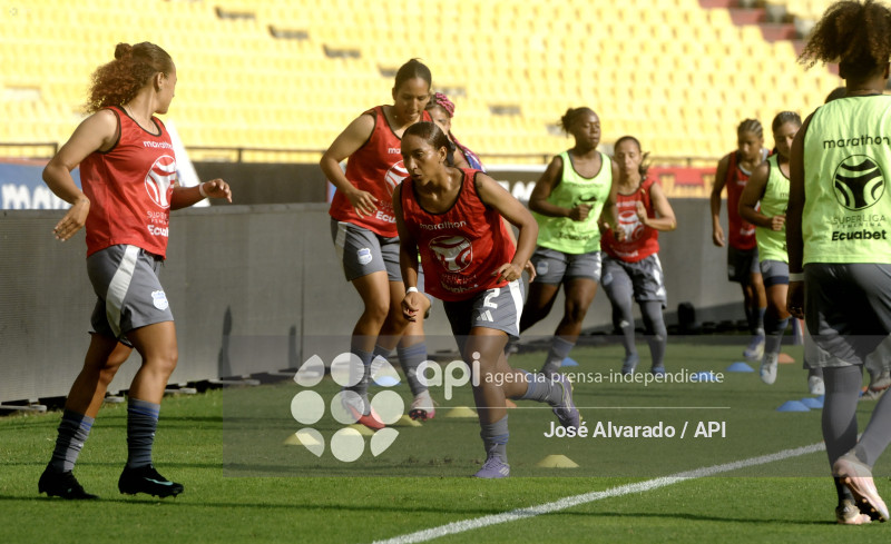 FBL-SUPERLIGAFEMENINA-BARCELONA-EMELEC