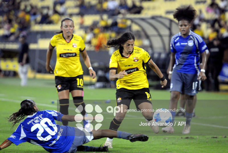 FBL-SUPERLIGAFEMENINA-BARCELONA-EMELEC