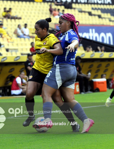 FBL-SUPERLIGAFEMENINA-BARCELONA-EMELEC