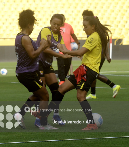 FBL-SUPERLIGAFEMENINA-BARCELONA-EMELEC