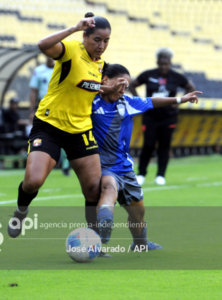 FBL-SUPERLIGAFEMENINA-BARCELONA-EMELEC