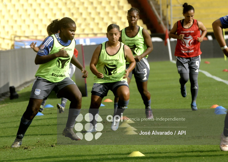 FBL-SUPERLIGAFEMENINA-BARCELONA-EMELEC
