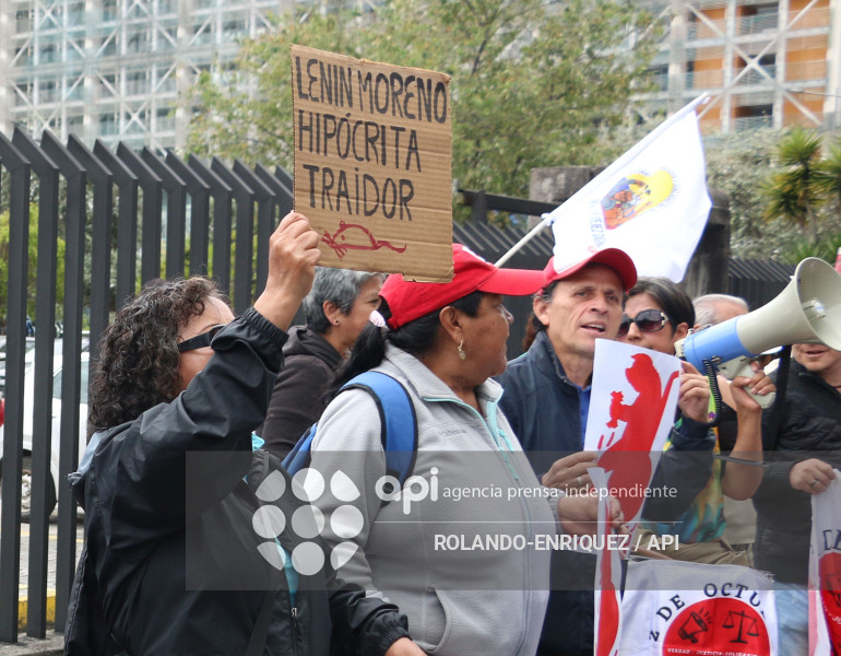 PROTESTA CONTRA LENIN MORENO EN LA AUDIENCIA SINOHIDRO