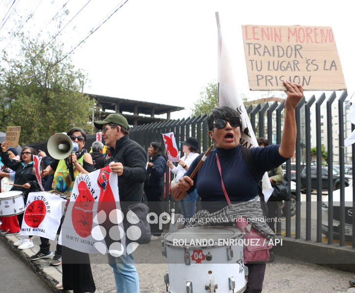 PROTESTA CONTRA LENIN MORENO EN LA AUDIENCIA SINOHIDRO