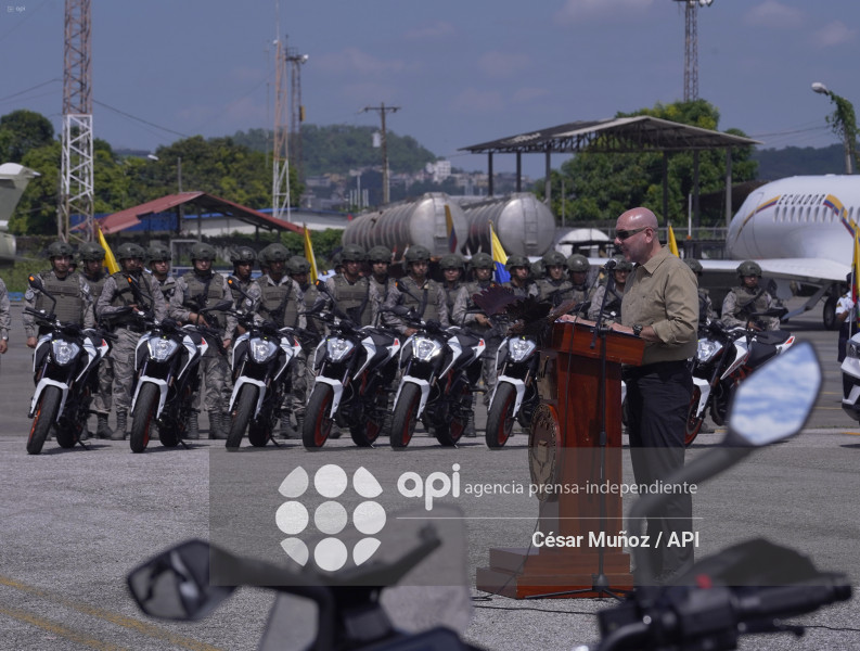 GYE-ENTREGA VEHICULOS FFAA