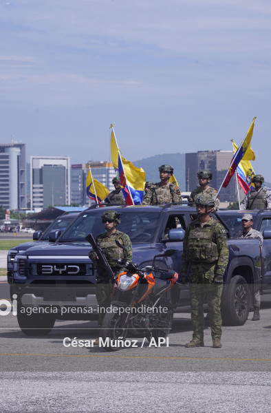 GYE-ENTREGA VEHICULOS FFAA