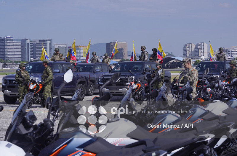 GYE-ENTREGA VEHICULOS FFAA