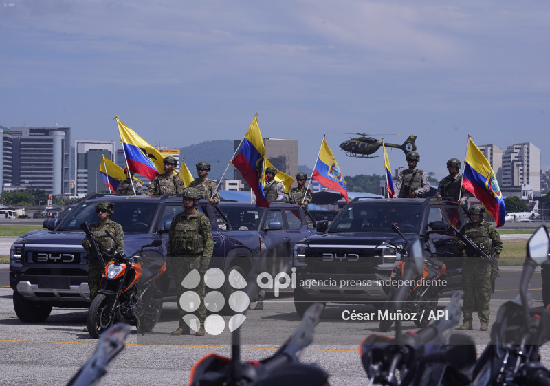 GYE-ENTREGA VEHICULOS FFAA