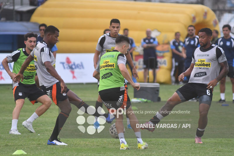 FBL-LIGA ECUABET-MANTA-EMELEC