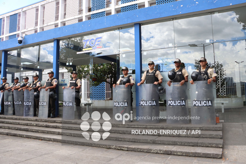 PLANTON REVOLUCION CIUDADANA EN EL TCE