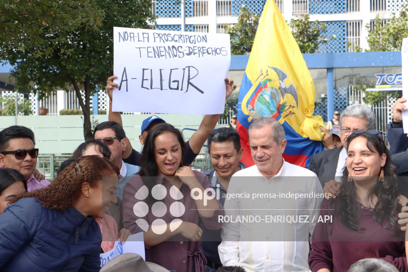 PLANTON REVOLUCION CIUDADANA EN EL TCE
