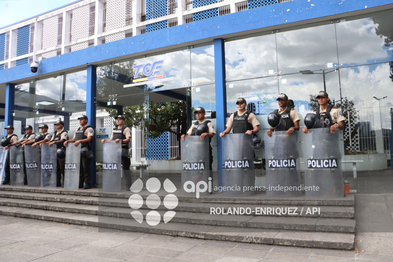 PLANTON REVOLUCION CIUDADANA EN EL TCE