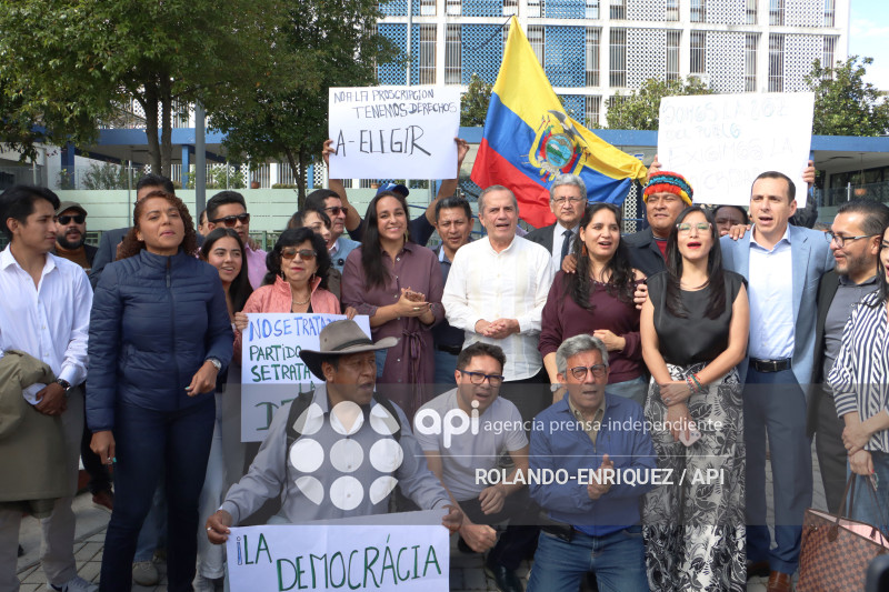 PLANTON REVOLUCION CIUDADANA EN EL TCE