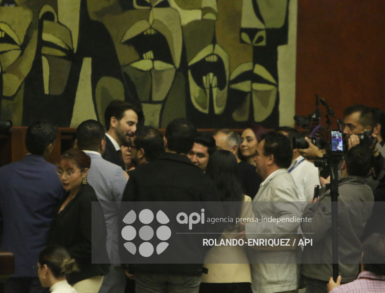 RENUNCIA NIELS OLSEN